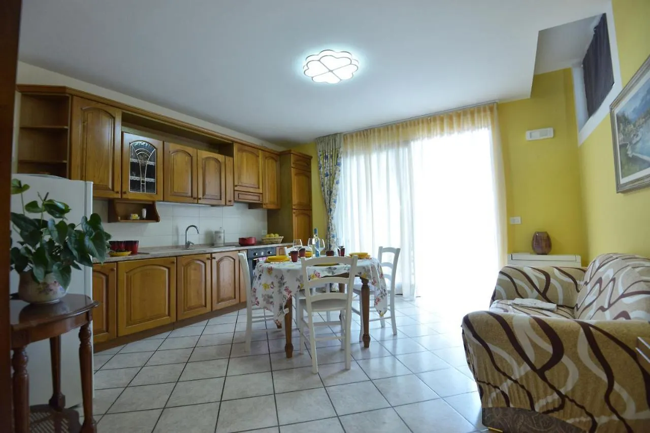 Antiche Mura Casa Vacanze Puegnago del Garda 0*,