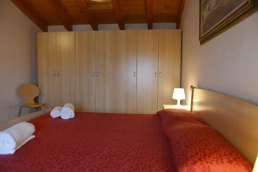 Antiche Mura Casa Vacanze Puegnago del Garda 0*,